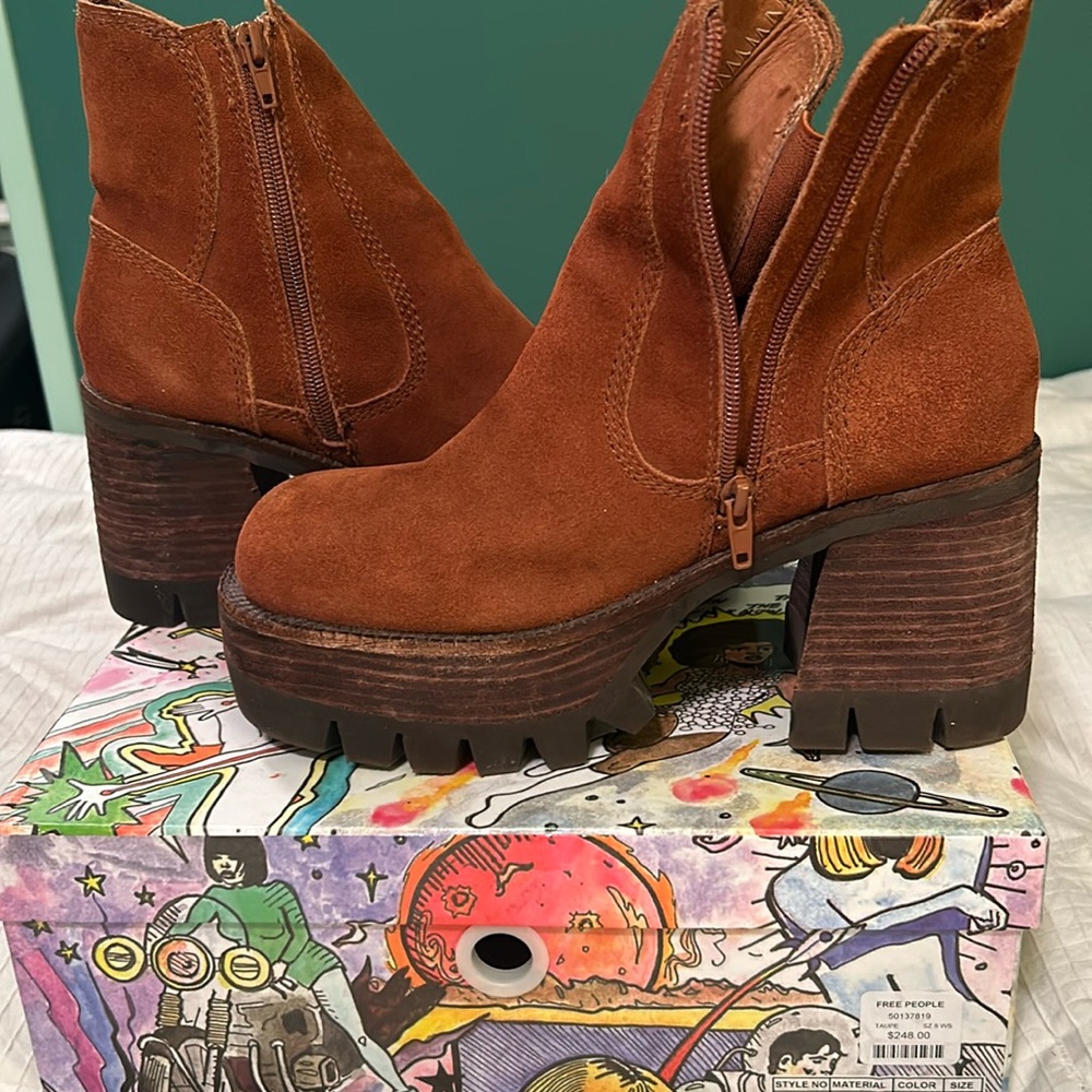 Free People Preston Platform Taupe suede EUC with box